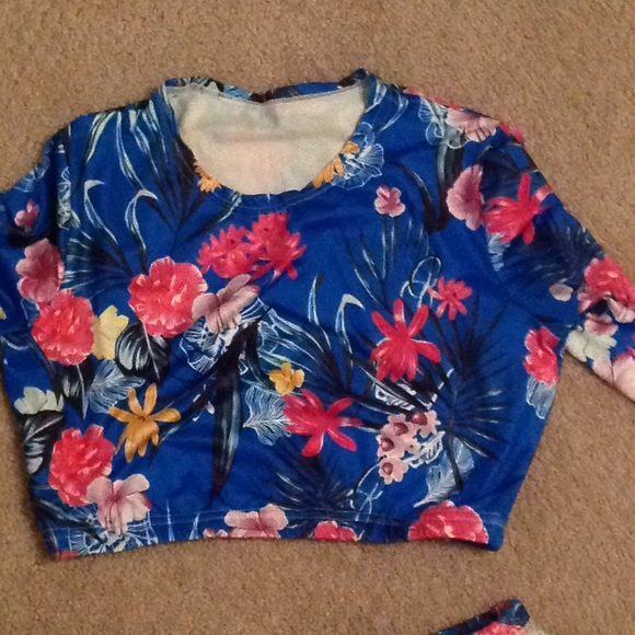 Follow two piece bathing suit - Picture 4 of 5